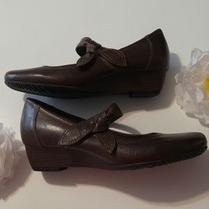 Earth Origins Mary Jane BEAU Wedge Leather SZ 8